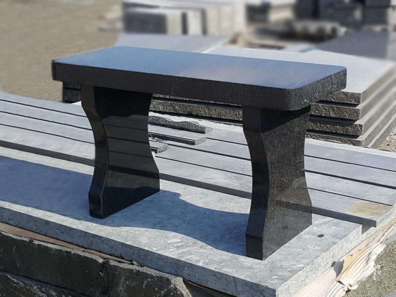 Гранитная скамейка